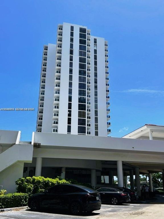 20515 E Country Club Dr 142, Aventura, FL 33180