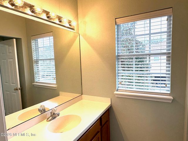 1723 FOREST LAKE Circle 3, Jacksonville, FL 32225
