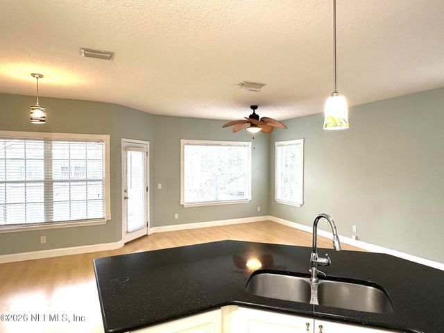 1723 FOREST LAKE Circle 3, Jacksonville, FL 32225