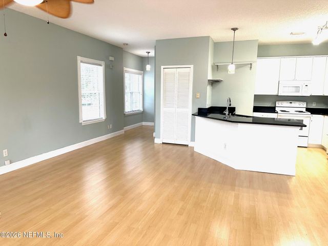 1723 FOREST LAKE Circle 3, Jacksonville, FL 32225