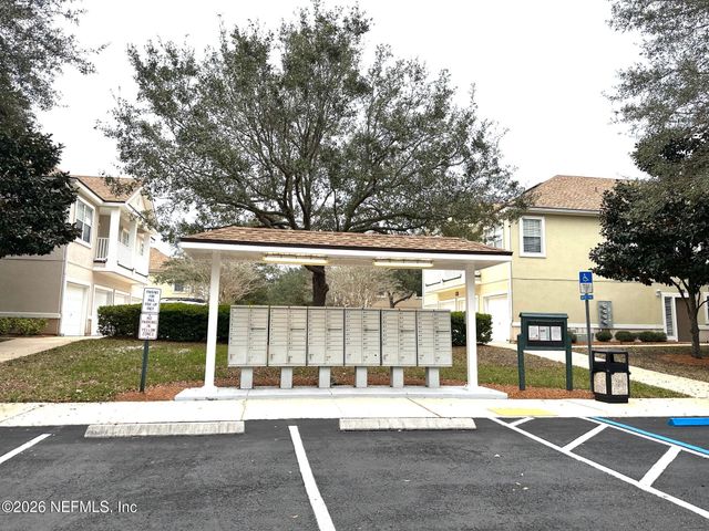 1723 FOREST LAKE Circle 3, Jacksonville, FL 32225
