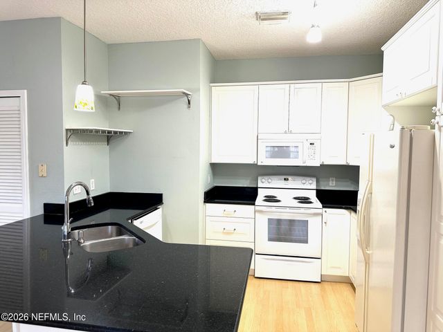 1723 FOREST LAKE Circle 3, Jacksonville, FL 32225