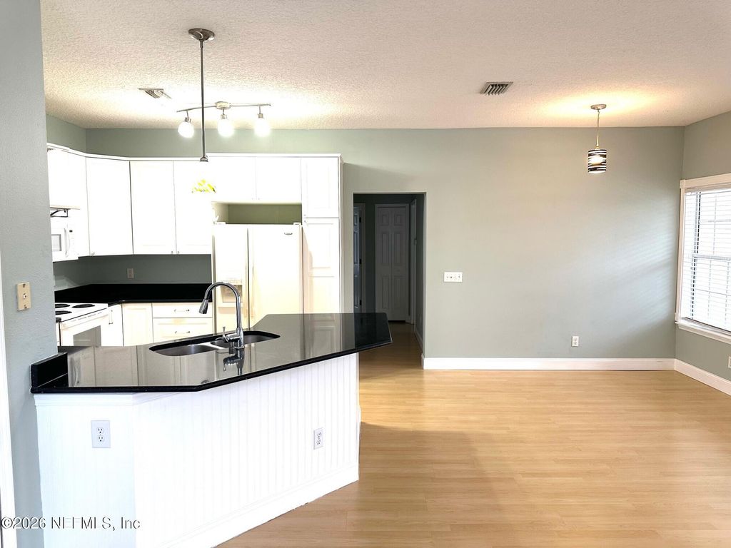 1723 FOREST LAKE Circle 3, Jacksonville, FL 32225