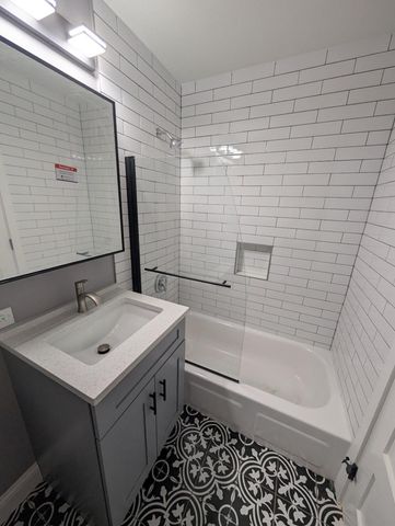 7925 W 103 Street 7, Palos Hills, IL 60465