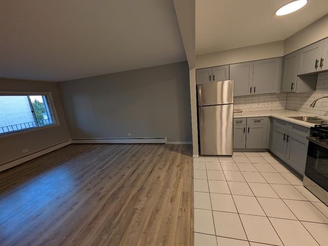 7925 W 103 Street 7, Palos Hills, IL 60465