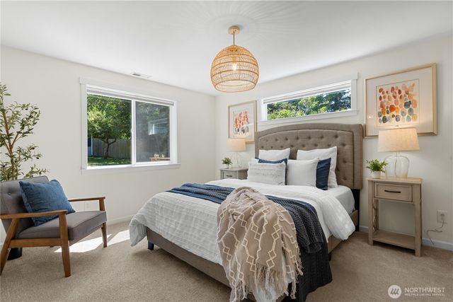 12032 38th Avenue NE, Seattle, WA 98125
