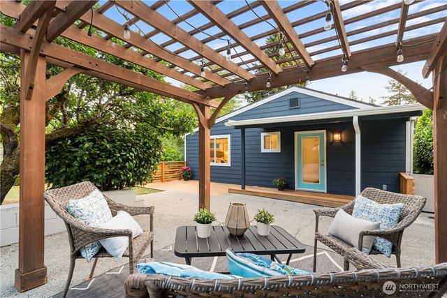 12032 38th Avenue NE, Seattle, WA 98125