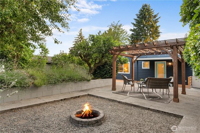 12032 38th Avenue NE, Seattle, WA 98125