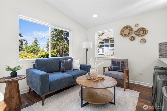 12032 38th Avenue NE, Seattle, WA 98125