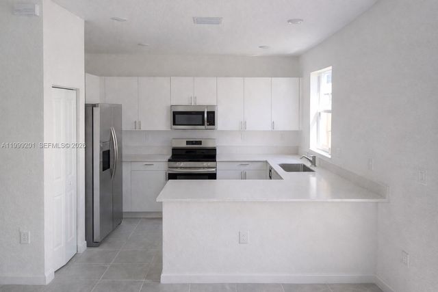 29277 SW 163rd Ct, Homestead, FL 33033