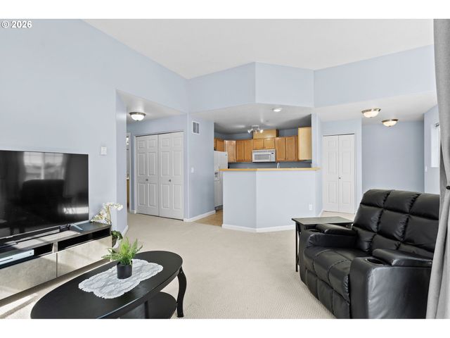 14800 Sw SANDHILL Loop 201, Beaverton, OR 97007