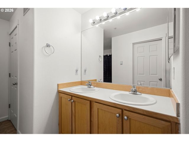 14800 Sw SANDHILL Loop 201, Beaverton, OR 97007