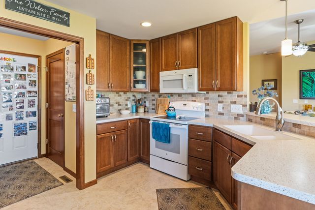 602 E Sheridan Drive, Eldridge, IA 52748