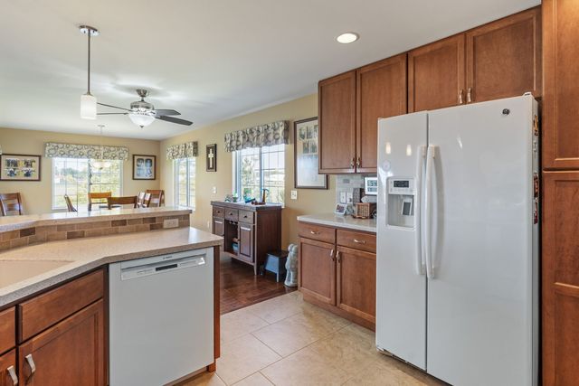 602 E Sheridan Drive, Eldridge, IA 52748