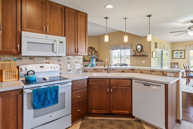 602 E Sheridan Drive, Eldridge, IA 52748