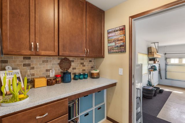 602 E Sheridan Drive, Eldridge, IA 52748