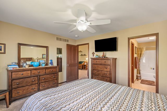 602 E Sheridan Drive, Eldridge, IA 52748