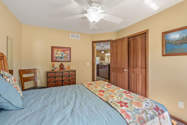 602 E Sheridan Drive, Eldridge, IA 52748