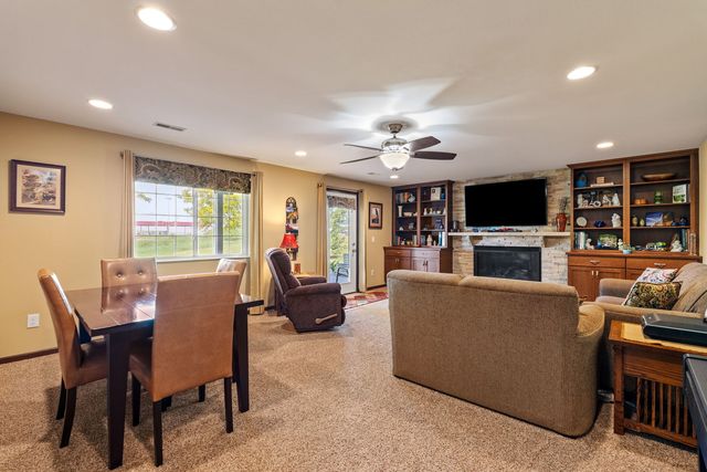 602 E Sheridan Drive, Eldridge, IA 52748