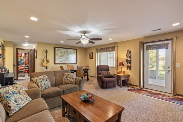 602 E Sheridan Drive, Eldridge, IA 52748