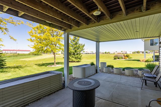602 E Sheridan Drive, Eldridge, IA 52748