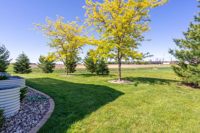 602 E Sheridan Drive, Eldridge, IA 52748