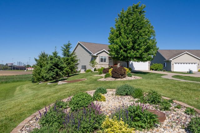 602 E Sheridan Drive, Eldridge, IA 52748