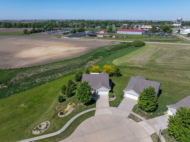602 E Sheridan Drive, Eldridge, IA 52748