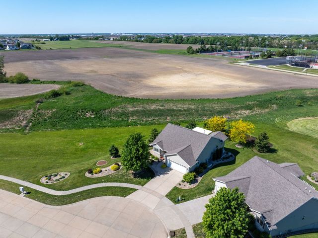602 E Sheridan Drive, Eldridge, IA 52748