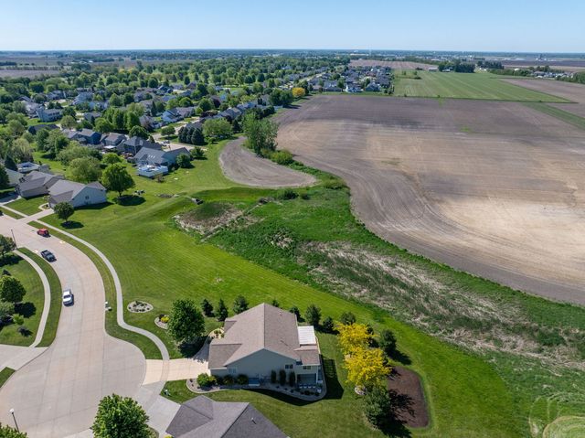 602 E Sheridan Drive, Eldridge, IA 52748