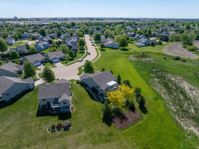 602 E Sheridan Drive, Eldridge, IA 52748