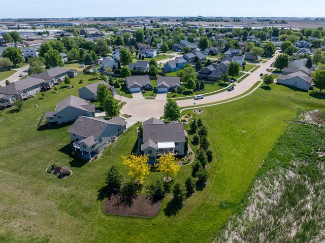 602 E Sheridan Drive, Eldridge, IA 52748