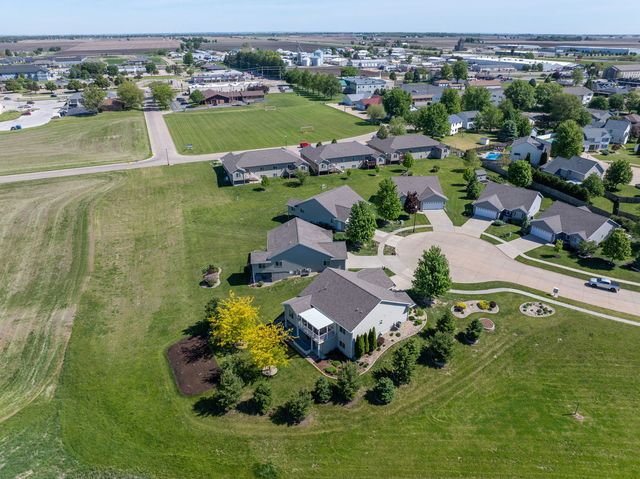 602 E Sheridan Drive, Eldridge, IA 52748