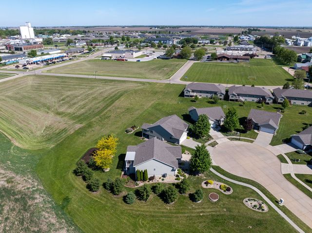 602 E Sheridan Drive, Eldridge, IA 52748