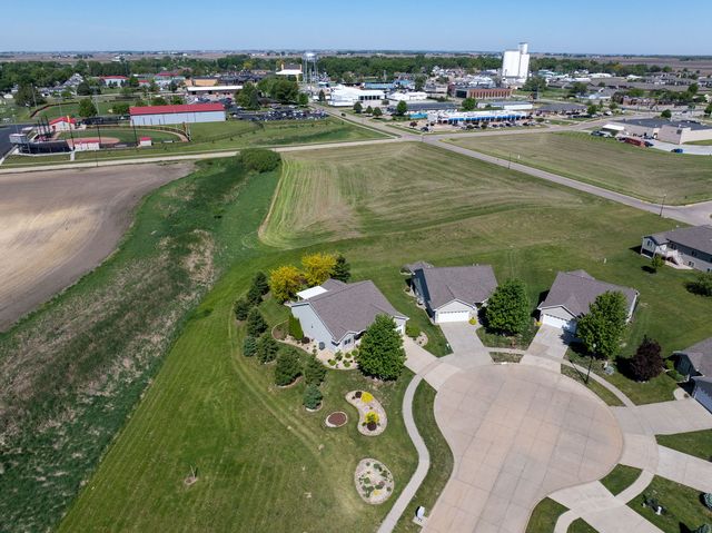 602 E Sheridan Drive, Eldridge, IA 52748