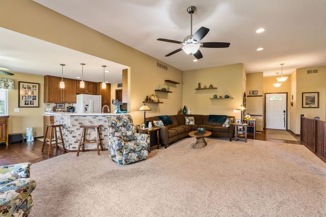 602 E Sheridan Drive, Eldridge, IA 52748