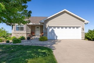 602 E Sheridan Drive, Eldridge, IA 52748