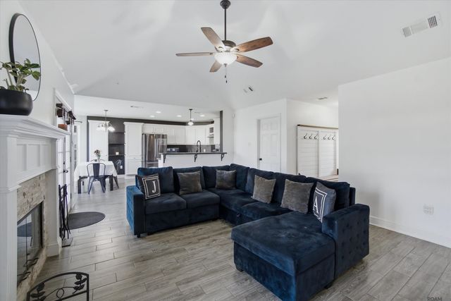 15258 E Bayou Dr, Prairieville, LA 70769