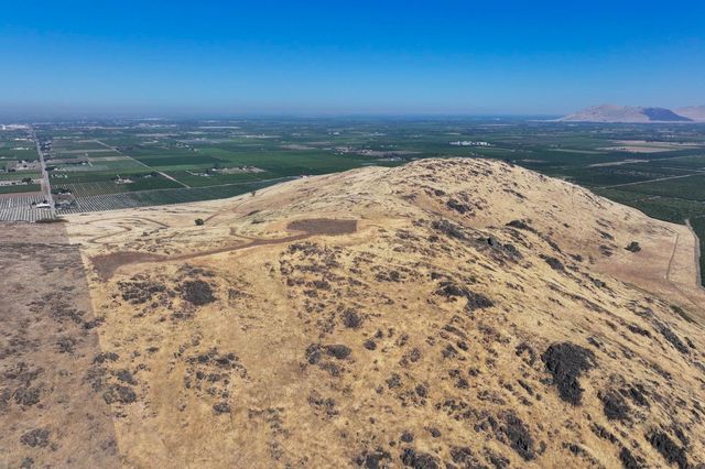 9464 Porter Avenue, Dinuba, CA 93618