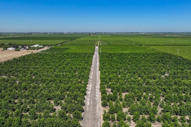 9464 Porter Avenue, Dinuba, CA 93618