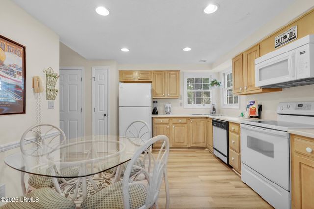 70 Shipyard Dr Apt 166, Hilton Head Island, SC 29928