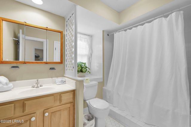 70 Shipyard Dr Apt 166, Hilton Head Island, SC 29928