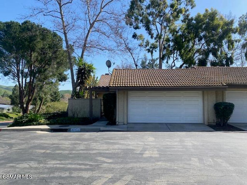 132 Rosehedge Lane, Oak Park, CA 91377