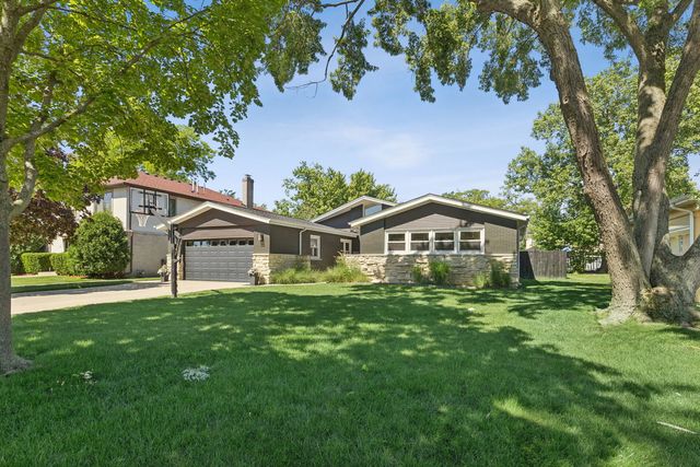 9424 Tripp Avenue, Skokie, IL 60076