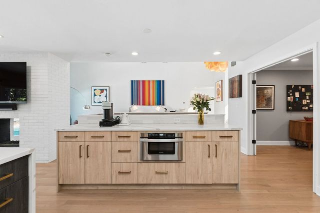 9424 Tripp Avenue, Skokie, IL 60076