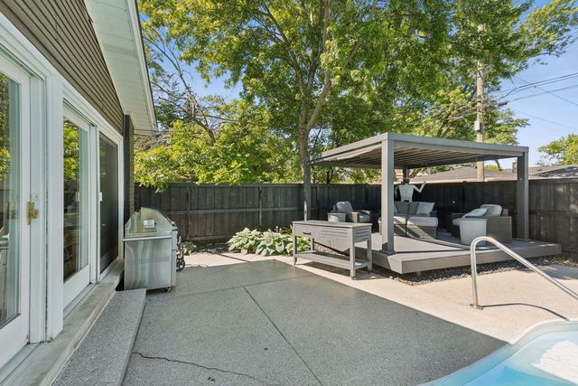 9424 Tripp Avenue, Skokie, IL 60076