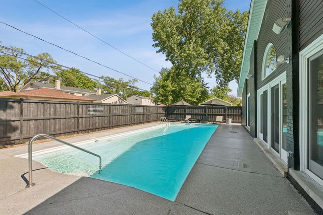 9424 Tripp Avenue, Skokie, IL 60076