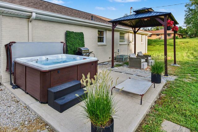 9082 Persimmon Grove Pike, Alexandria, KY 41001