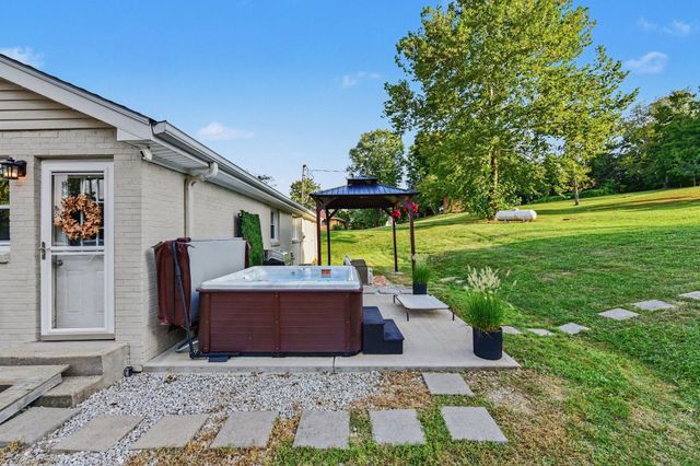 9082 Persimmon Grove Pike, Alexandria, KY 41001