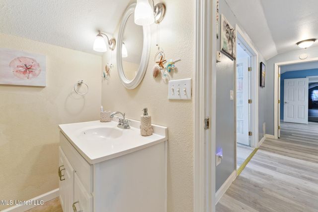 9091 Lark Street, Bay Saint Louis, MS 39520